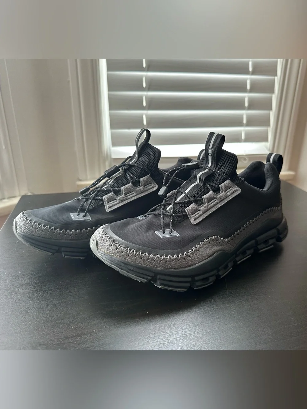 On Cloud Running women’s Black and Gray Trail Sneakers